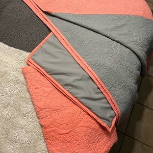 Coral quilt set